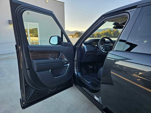 New 2025 Land Rover Range Rover SE image 19