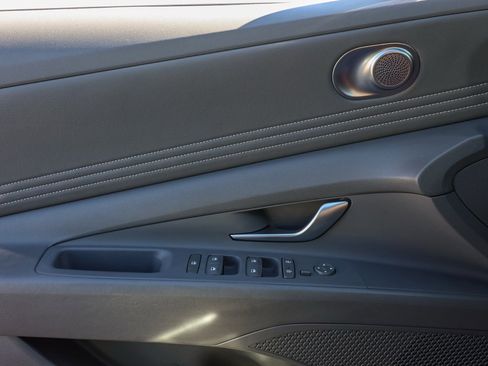 Used 2023 Hyundai Elantra SEL w/ Convenience Package image 23