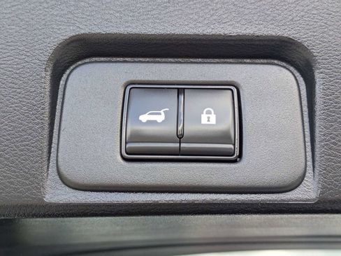 Used 2025 Nissan Rogue SV AWD/4WD image 13