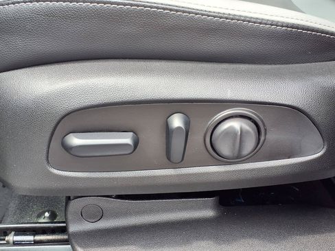 Used 2021 Chevrolet Equinox Premier FWD image 24