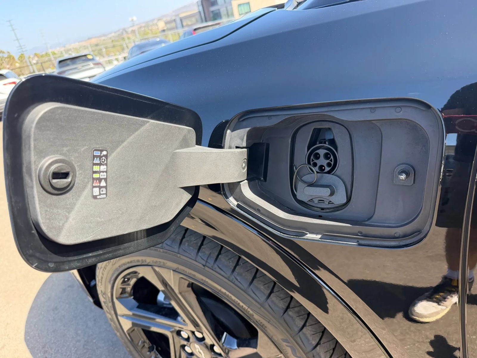 Used 2024 Chevrolet Equinox EV RS FWD image 35