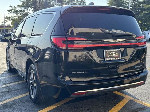 Used 2022 Chrysler Pacifica Touring-L image 17