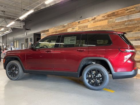 New 2025 Jeep Grand Cherokee L Altitude image 12