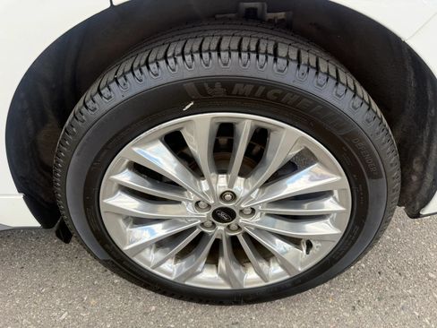 Used 2020 Ford Edge Titanium w/ Equipment Group 301A AWD/4WD image 10
