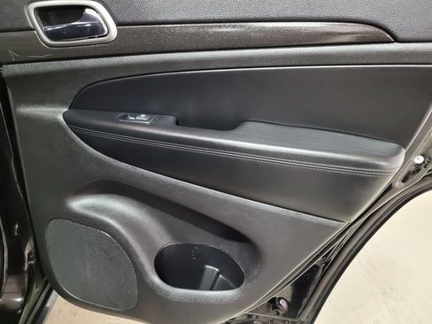 Used 2018 Jeep Grand Cherokee Laredo image 52