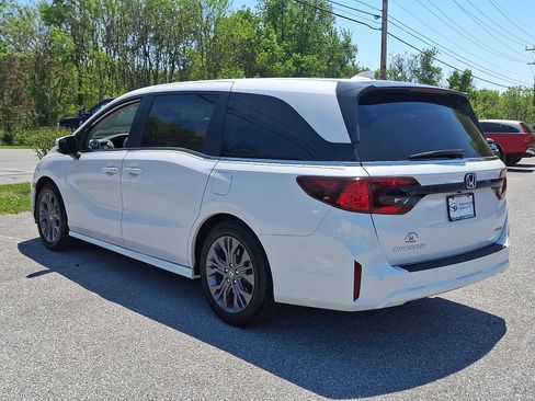 Certified 2025 Honda Odyssey Touring image 4