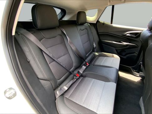 Used 2025 Chevrolet Trax LT FWD image 20