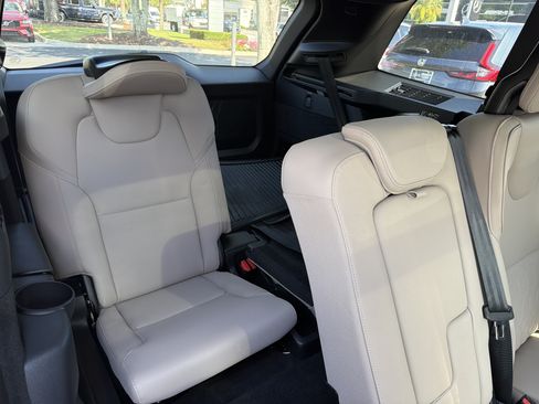 Used 2025 Volvo XC90 B5 Plus w/ Protection Package Premier AWD/4WD image 33