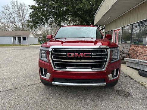 Used 2023 GMC Yukon SLT w/ SLT Premium Package image 3