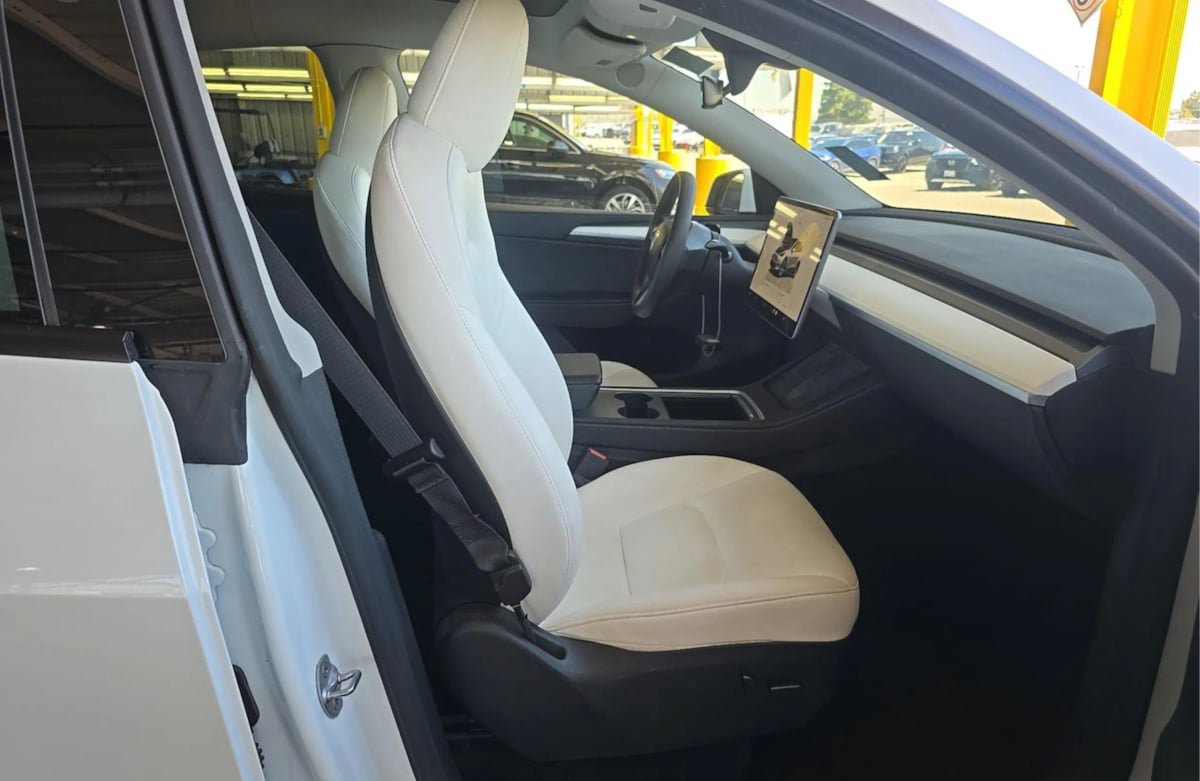 Used 2023 Tesla Model Y Long Range AWD/4WD image 3