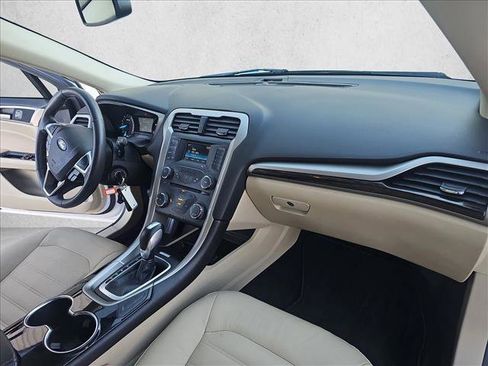 Used 2015 Ford Fusion SE w/ Equipment Group 202A image 12