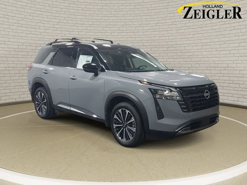 New 2026 Nissan Pathfinder Platinum image 3