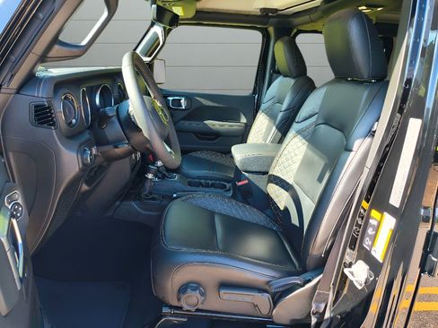 Used 2023 Jeep Wrangler High Altitude image 13