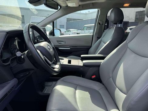 Used 2023 Toyota Sienna XLE image 13