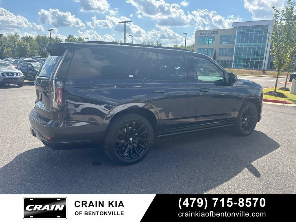 Used 2023 Cadillac Escalade Sport Platinum w/ LPO, ONYX Package AWD/4WD image 10