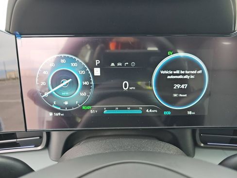 Used 2025 Hyundai Elantra Limited image 3