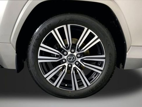 Certified 2024 Lexus LX 600 4WD w/ Appearance Package image 8