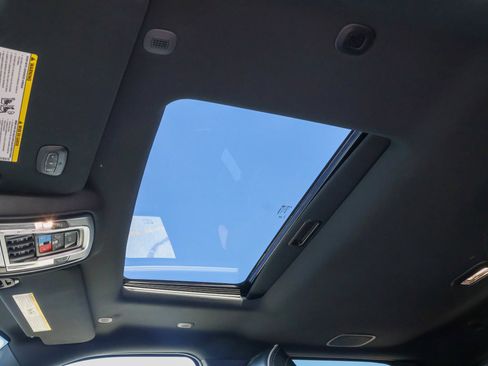 New 2026 RAM 2500 Laramie AWD/4WD image 7