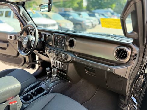 Used 2022 Jeep Wrangler Unlimited Sport AWD/4WD image 13