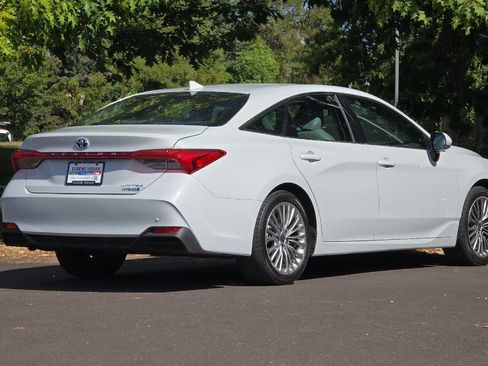 Used 2022 Toyota Avalon Limited w/ Advanced Safety Package FWD image 2