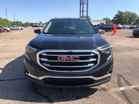 Used 2019 GMC Terrain SLT w/ Preferred Package FWD image 2