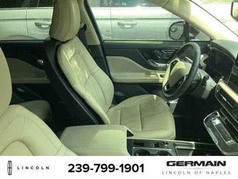 Used 2025 Lincoln Corsair Grand Touring image 9