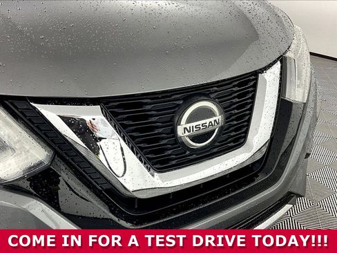 Used 2018 Nissan Rogue S image 32