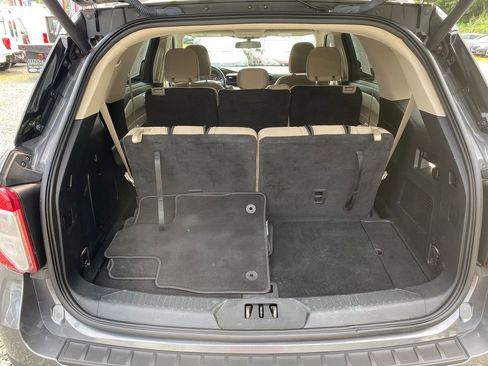 Used 2022 Ford Explorer XLT image 25