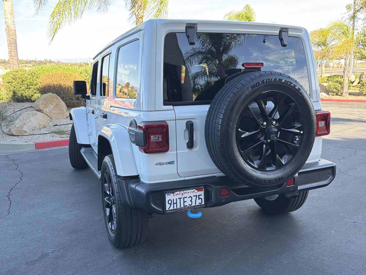 Used 2024 Jeep Wrangler Unlimited Sahara w/ Technology Group AWD/4WD image 17
