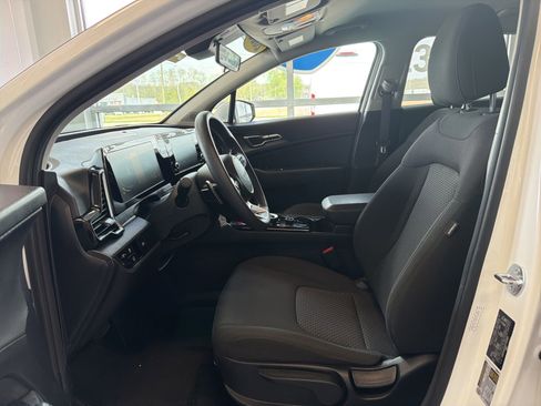 Used 2025 Kia Sportage LX image 14