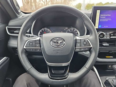 Used 2023 Toyota Highlander XSE image 18