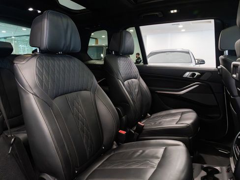 Used 2022 BMW X7 M50i image 27