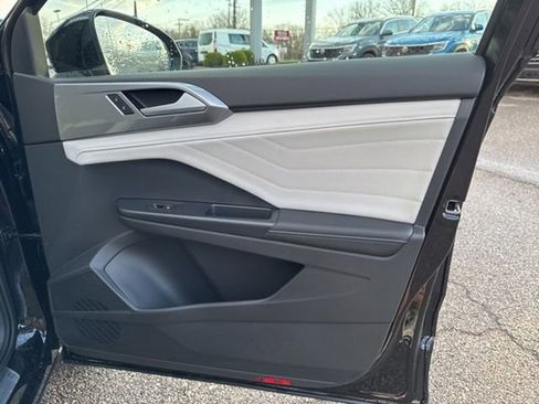 New 2025 Volkswagen Taos SEL image 39