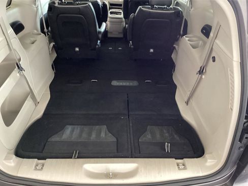 Used 2023 Chrysler Pacifica Limited FWD image 27