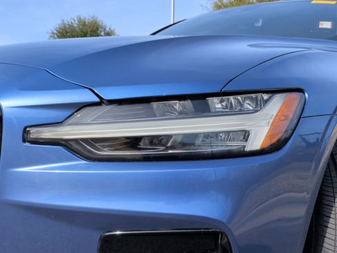 Used 2021 Volvo S60 T5 R-Design image 3