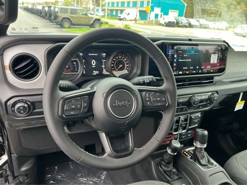 New 2025 Jeep Gladiator Sport image 12