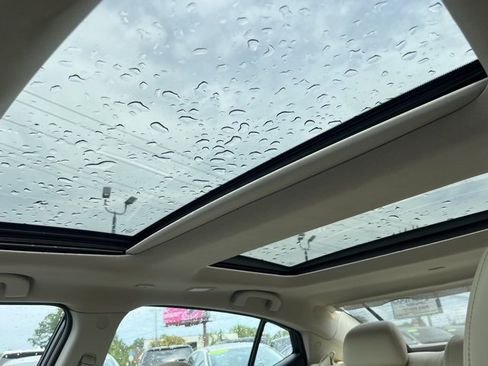 Used 2018 Nissan Maxima Platinum w/ Interior Lighting Package image 3