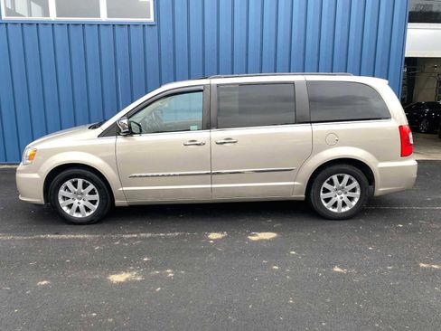 Used 2012 Chrysler Town & Country Touring-L w/ Entertainment Group #2 image 14