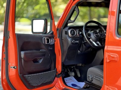 Used 2018 Jeep Wrangler Unlimited Rubicon w/ Safety Group image 12