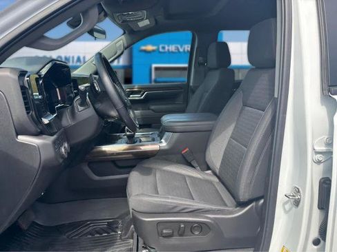 Used 2025 Chevrolet Silverado 1500 LT Trail Boss AWD/4WD image 16