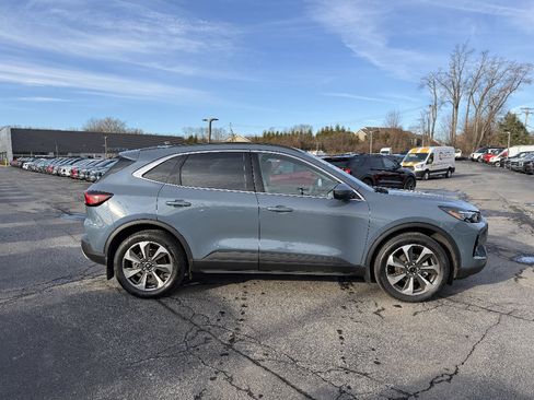 Certified 2023 Ford Escape Platinum w/ Premium Technology Package image 9