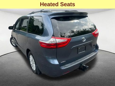 Certified 2017 Toyota Sienna XLE FWD image 9
