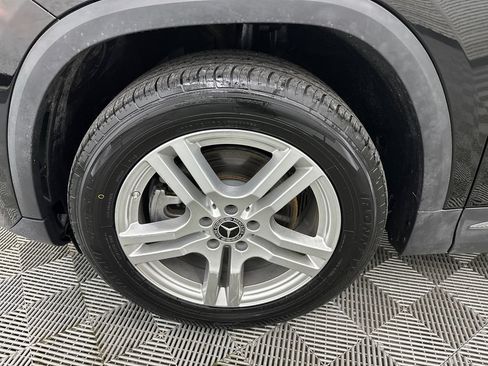 Used 2023 Mercedes-Benz GLA 250 4MATIC w/ Premium Package image 12