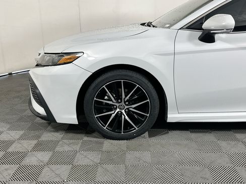 Used 2024 Toyota Camry SE w/ Convenience Package FWD image 11