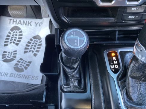 Used 2021 Jeep Gladiator Willys image 36