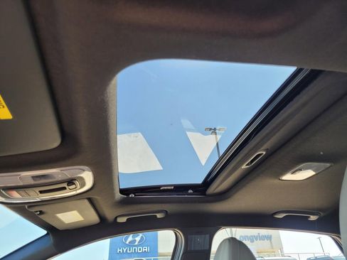 New 2025 Hyundai Elantra Limited image 10