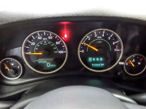 Used 2017 Jeep Wrangler Unlimited Sahara AWD/4WD image 12
