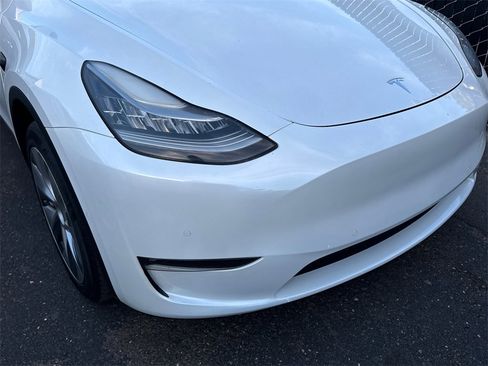 Used 2021 Tesla Model Y 2WD image 3