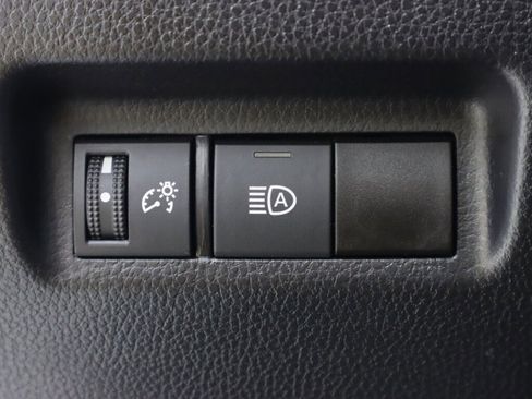 Used 2021 Toyota RAV4 LE image 9