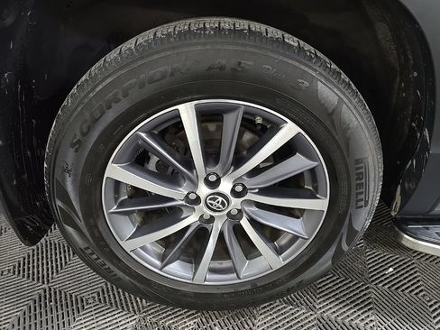 Used 2017 Toyota Highlander XLE AWD/4WD image 17